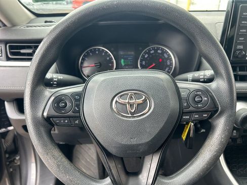 Used 2021 Toyota RAV4 LE FWD image 17