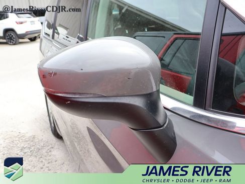 Used 2023 Chrysler Pacifica Touring-L FWD image 14