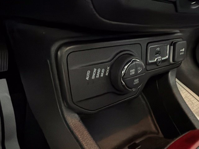 Used 2021 Jeep Renegade Trailhawk w/ Sun & Sound Group AWD/4WD image 26