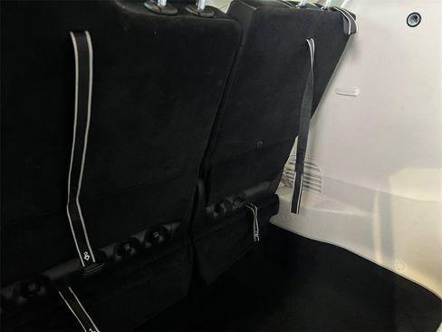 Used 2024 Chrysler Pacifica Select image 6