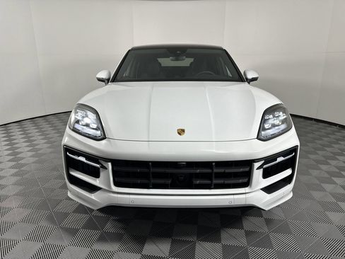 Certified 2025 Porsche Cayenne S image 6