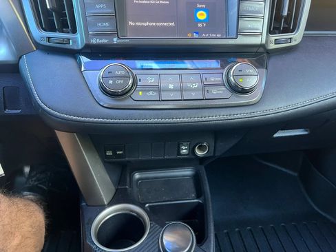 Used 2015 Toyota RAV4 XLE FWD image 11