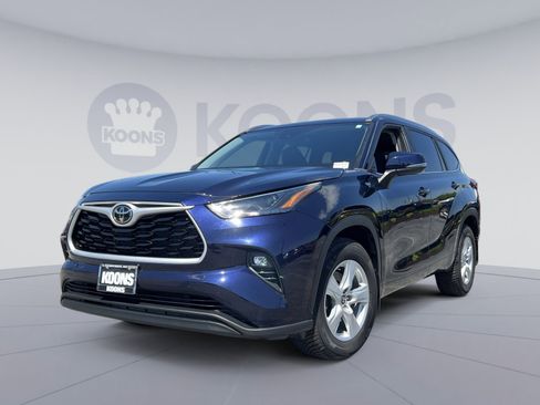Used 2023 Toyota Highlander LE FWD image 1