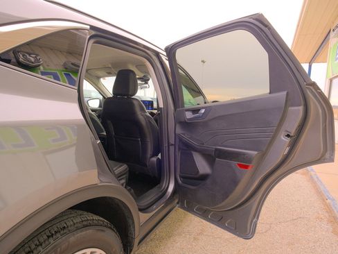 Used 2022 Ford Escape SEL image 19