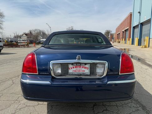 Used 2007 Lincoln Town Car Signature RWD image 9