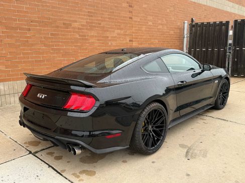 Used 2019 Ford Mustang GT RWD image 9