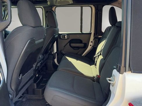 Used 2024 Jeep Wrangler Unlimited Rubicon 4xe image 15