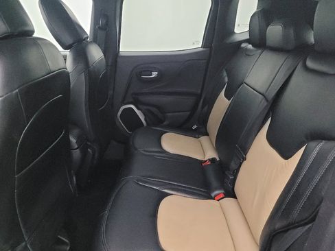 Used 2015 Jeep Renegade Latitude image 18
