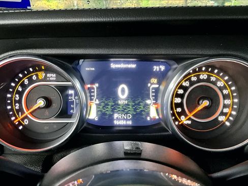 Used 2018 Jeep Wrangler Unlimited Sahara image 25