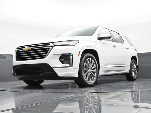 Used 2022 Chevrolet Traverse Premier FWD image 20