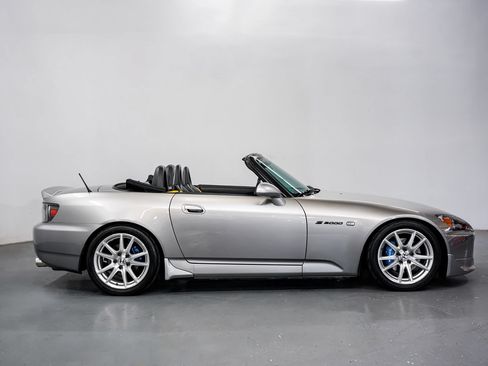 Used 2004 Honda S2000 image 2
