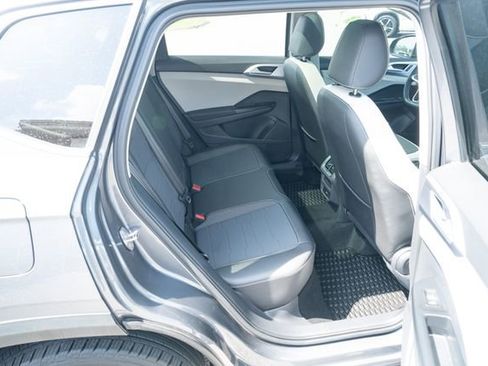 Used 2025 Volkswagen Taos SE w/ Panoramic Sunroof Package AWD/4WD image 39