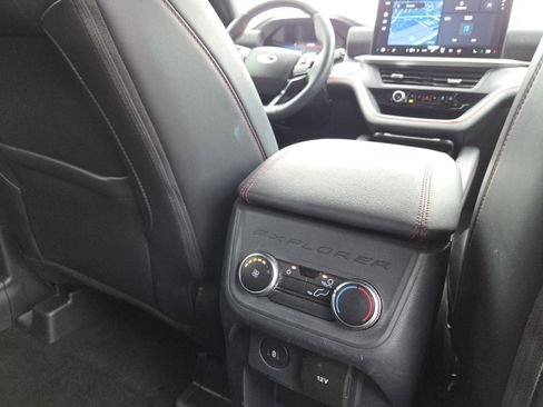 Used 2025 Ford Explorer ST-Line w/ ST-Line Street Pack AWD/4WD image 25