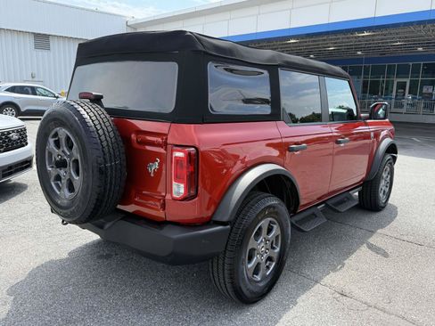 Used 2023 Ford Bronco 4-Door AWD/4WD image 2