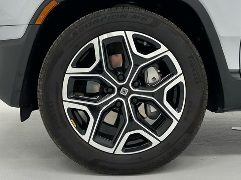 Used 2025 Rivian R1T Adventure Dual AWD/4WD image 9