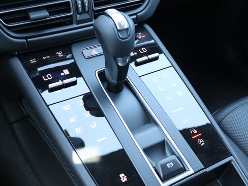 New 2026 Porsche Macan AWD/4WD image 20