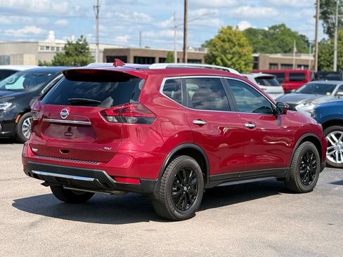 Used 2018 Nissan Rogue SV w/ Premium Package FWD image 30
