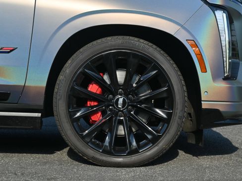 Used 2026 Cadillac Escalade V w/ LPO, ONYX Package AWD/4WD image 12