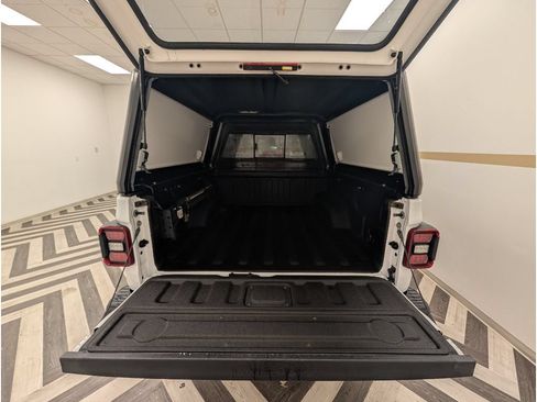 Used 2020 Jeep Gladiator Rubicon w/ Dual Top Group AWD/4WD image 26