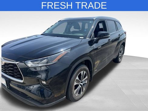 Used 2021 Toyota Highlander XLE AWD/4WD image 1