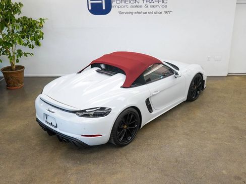 Used 2020 Porsche 718 Boxster Spyder RWD image 37