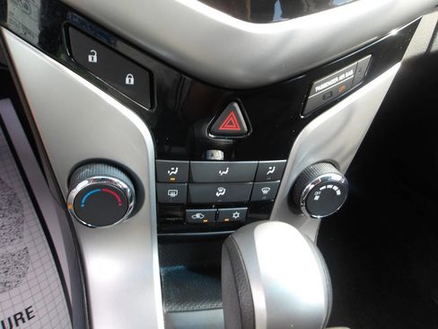 Used 2011 Chevrolet Cruze LT image 15