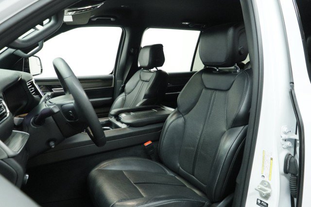 Used 2024 Jeep Wagoneer Series II w/ Flexible Seating Group RWD image 8