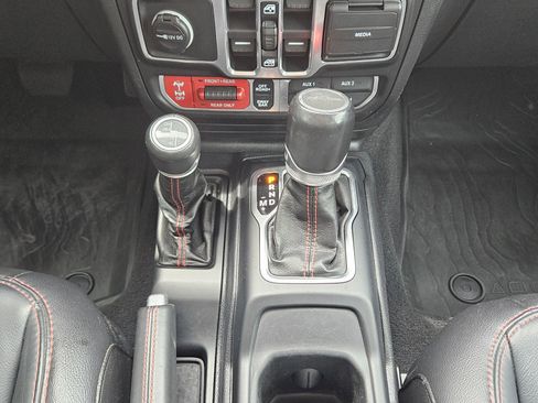 Used 2021 Jeep Gladiator Rubicon AWD/4WD image 13