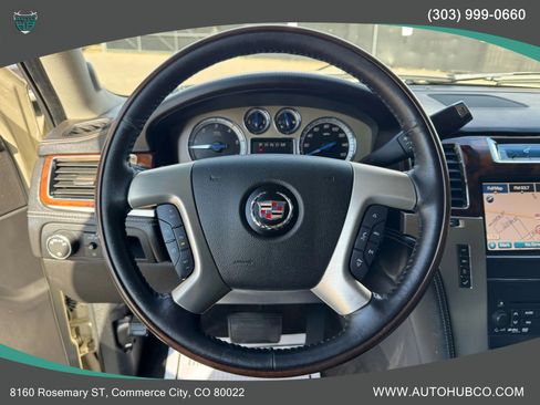 Used 2013 Cadillac Escalade Platinum AWD/4WD image 18