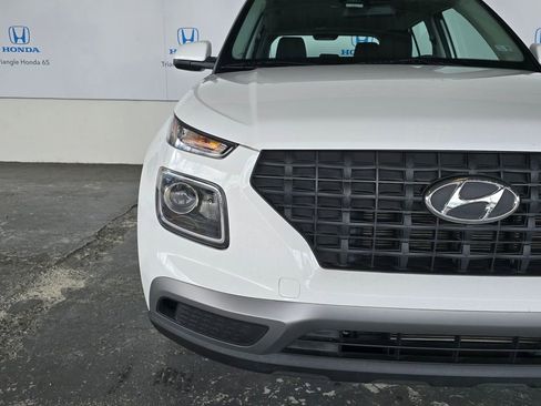 Used 2025 Hyundai Venue SE image 33