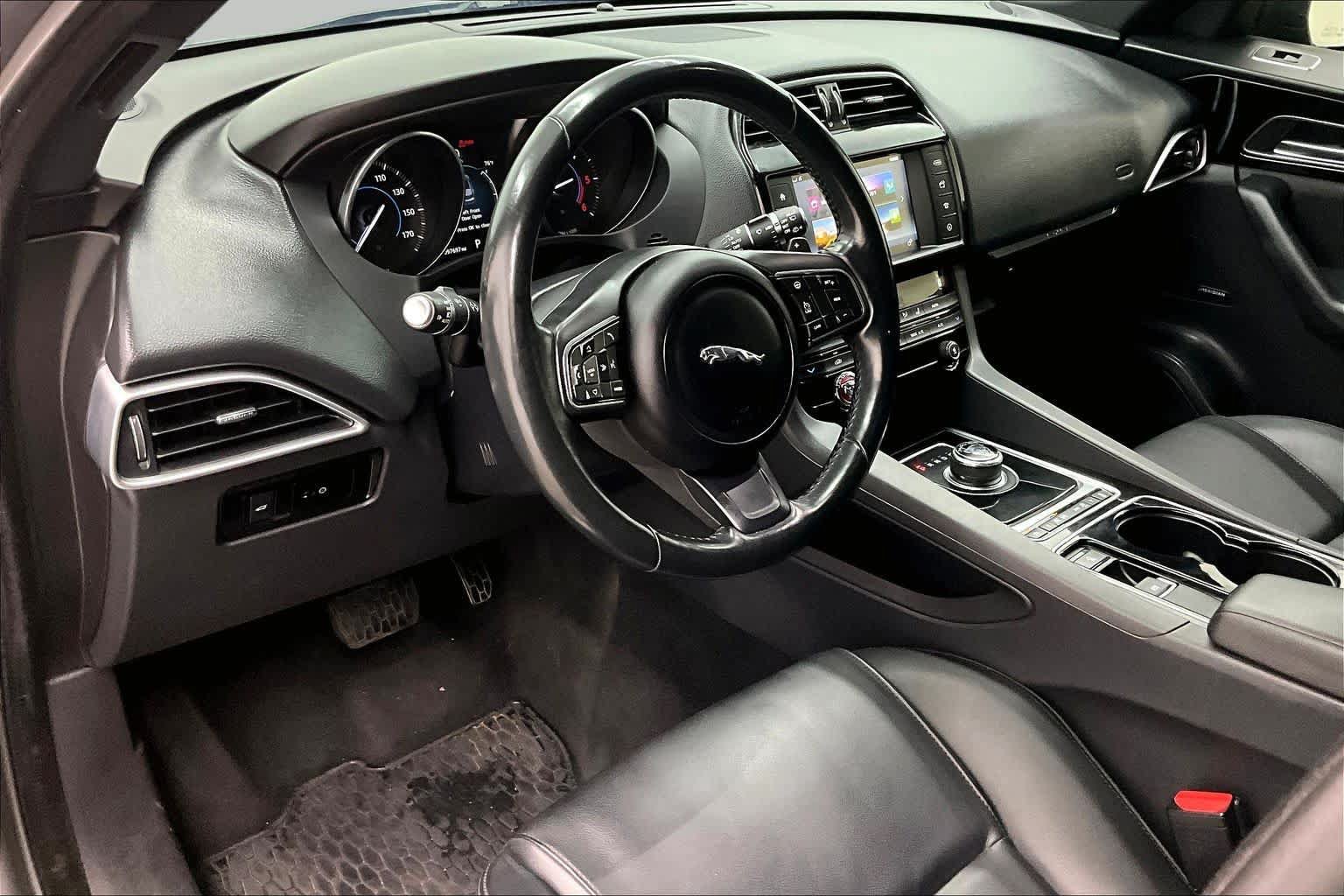 Used 2017 Jaguar F-PACE Premium AWD/4WD image 17