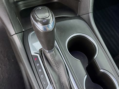 Used 2019 Chevrolet Equinox LT w/ Driver Convenience Package image 19