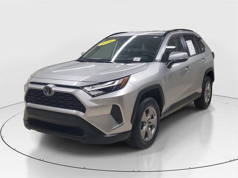 Used 2025 Toyota RAV4 XLE image 3