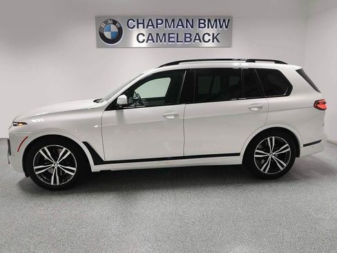 Used 2024 BMW X7 xDrive40i w/ Executive Package AWD/4WD image 3
