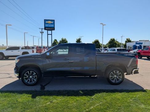 Used 2023 Chevrolet Silverado 1500 LT w/ Convenience Package II AWD/4WD image 10