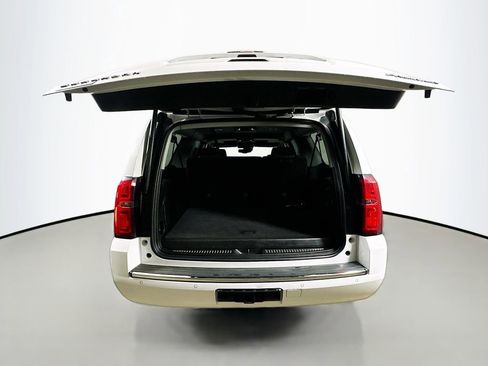 Used 2019 Chevrolet Suburban Premier RWD image 37