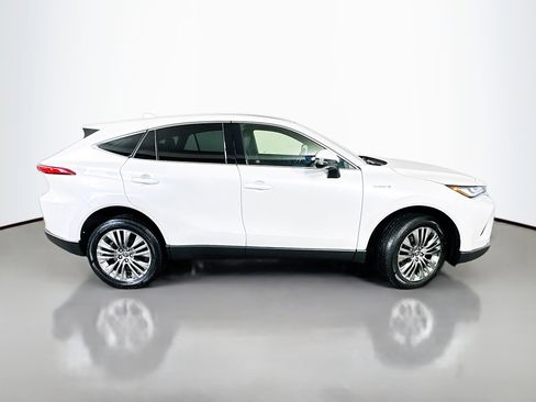 Used 2021 Toyota Venza Limited w/ Carpet Mat Package (TMS) image 8
