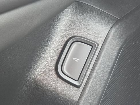 Used 2025 GMC Terrain Elevation w/ Elevation Premium Package AWD/4WD image 32