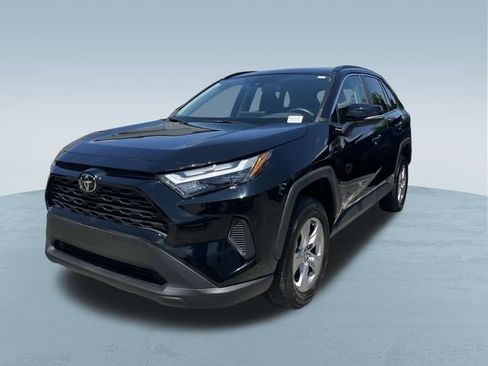 Used 2025 Toyota RAV4 XLE FWD image 9