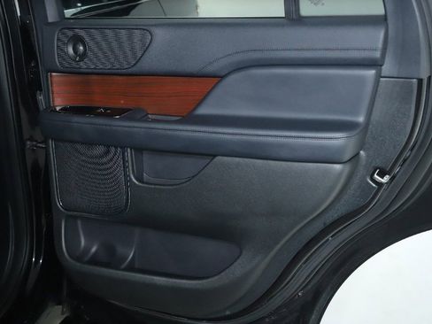 Used 2022 Lincoln Navigator Reserve image 34