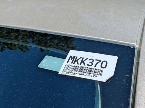 Used 2019 Ford Fusion SE FWD image 28