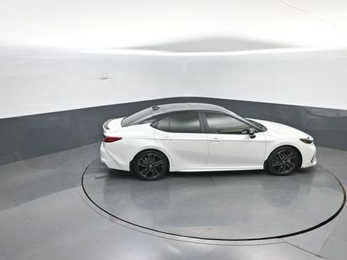 Used 2025 Toyota Camry XSE w/ Premium Plus Package image 32