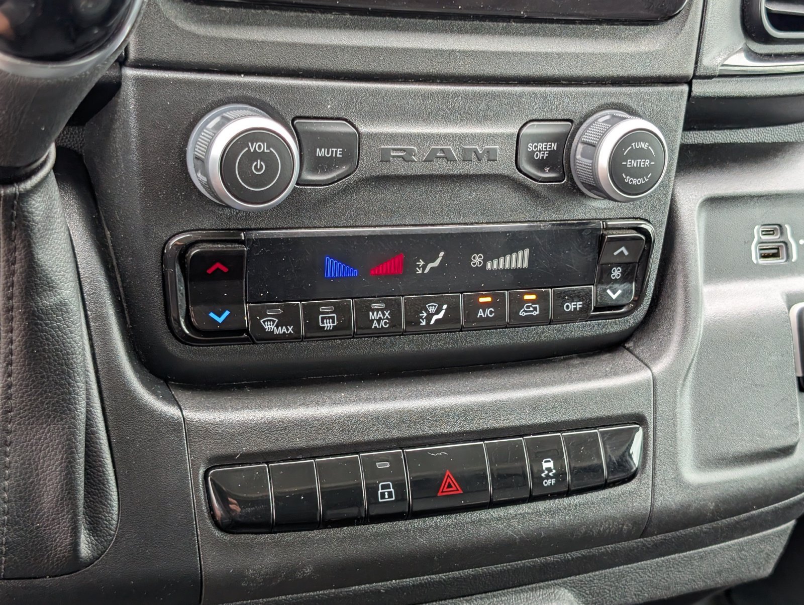 Used 2025 RAM ProMaster 2500 w/ Convenience Group FWD image 23