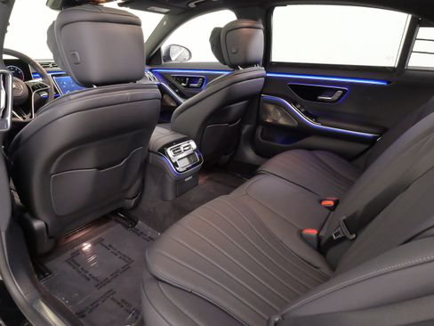 Used 2022 Mercedes-Benz S 500 4MATIC w/ AMG Line Package image 34