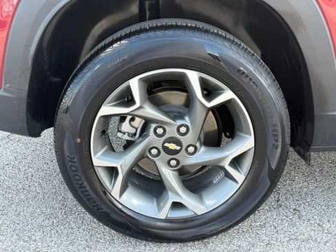 Certified 2025 Chevrolet Trax LT w/ Driver Confidence Package FWD image 11