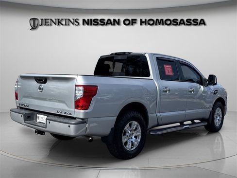 Certified 2017 Nissan Titan SV image 10