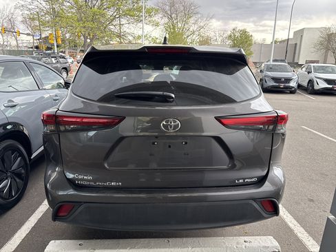 Used 2022 Toyota Highlander LE image 5
