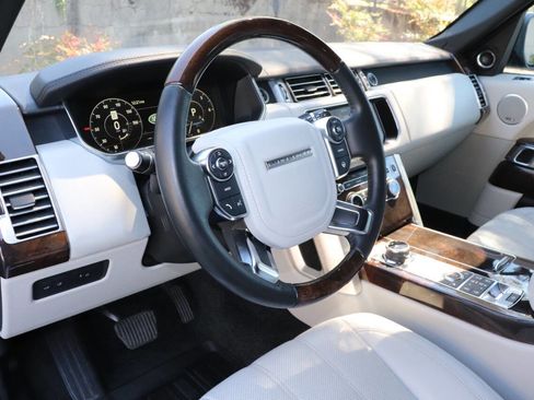 Used 2017 Land Rover Range Rover HSE image 19