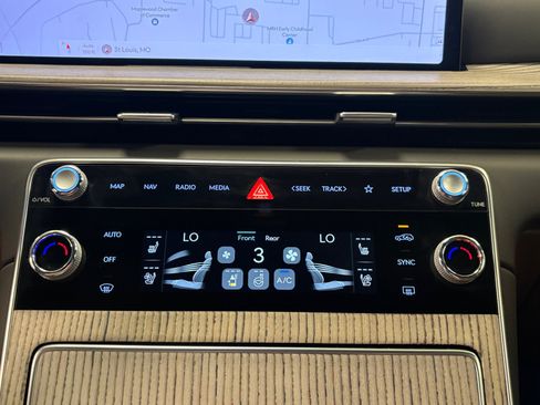 Used 2025 Genesis GV80 3.5T Prestige AWD/4WD image 29