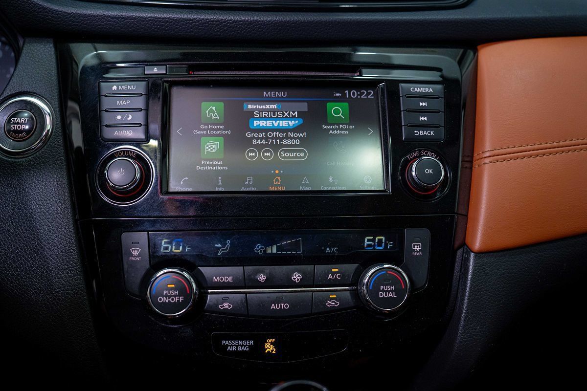 Used 2018 Nissan Rogue SL w/ Premium Package FWD image 6